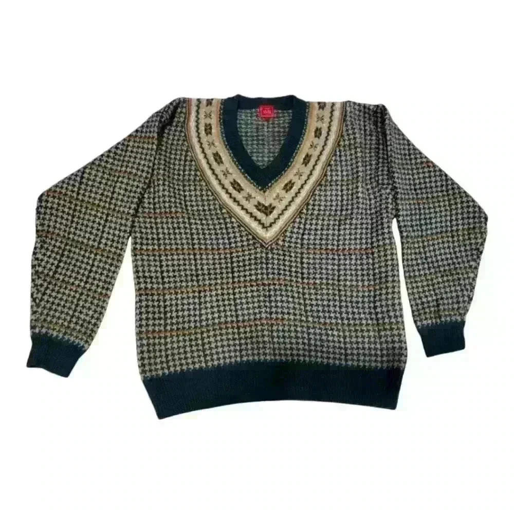 ANIMA  LATINA 100% Shetland wool V neck sweater. Size XXL